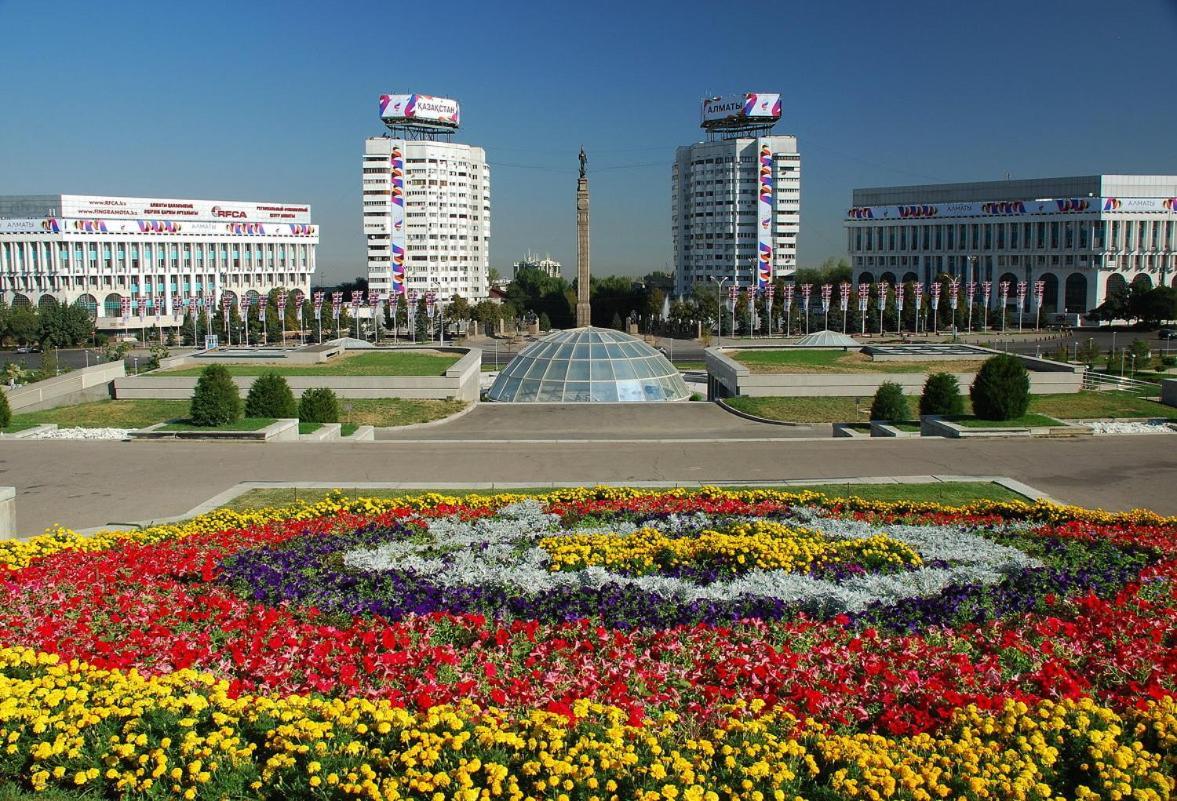 Nadezhda Apartments On Abay Avenue 59 Almaty Extérieur photo