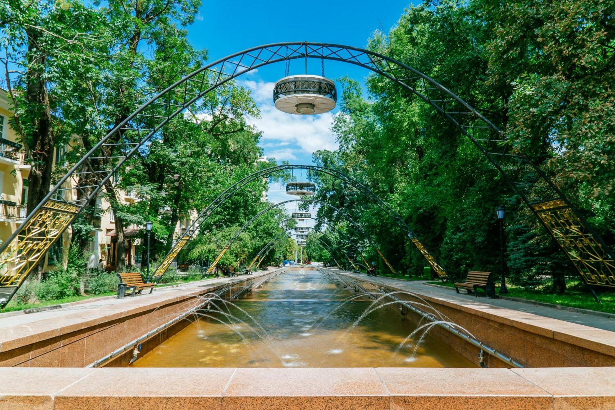 Nadezhda Apartments On Abay Avenue 59 Almaty Extérieur photo